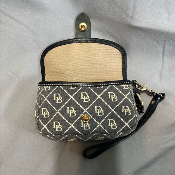 EUC Dooney and Bourke wristlet - Picture 8 of 13